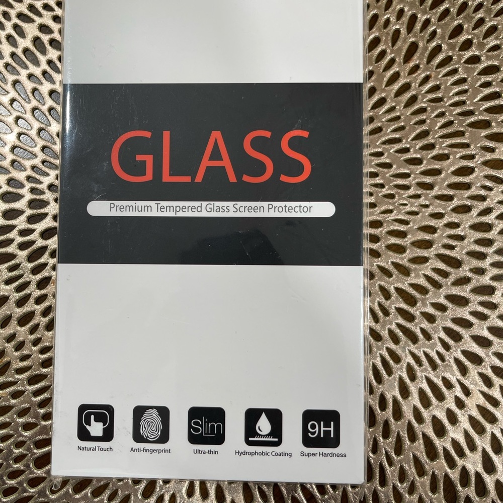 iPhone case (Clear) & Screen protector bundle !! - Picture 4 of 5